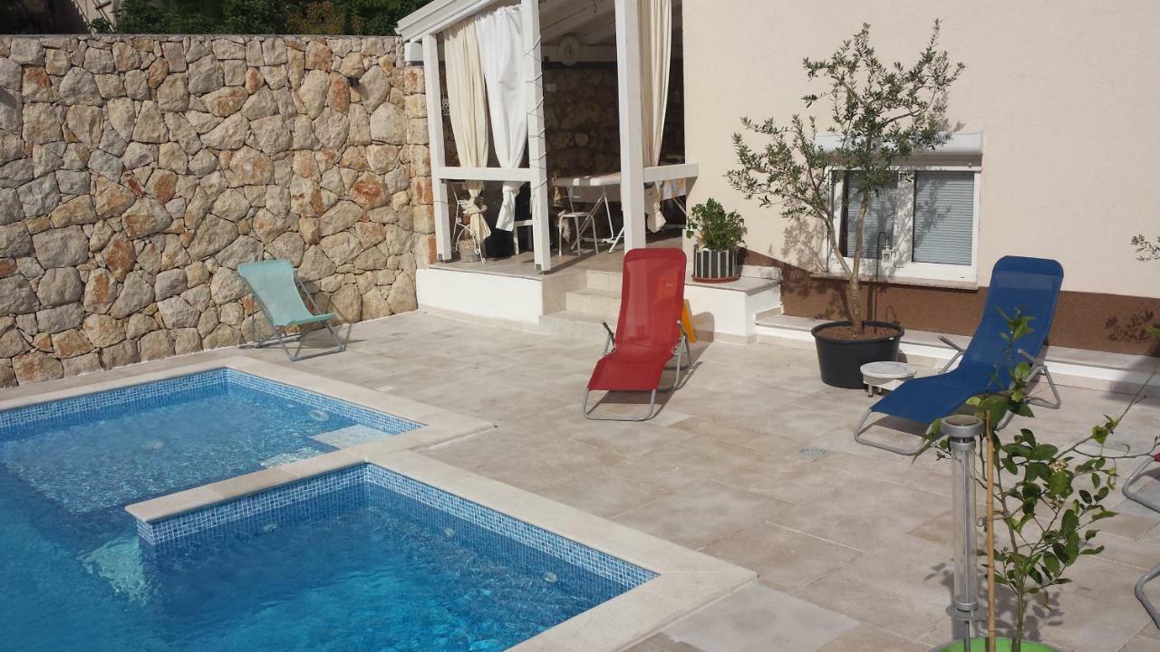Family Apartments Svob With Pool Novi Vinodolski Exteriör bild